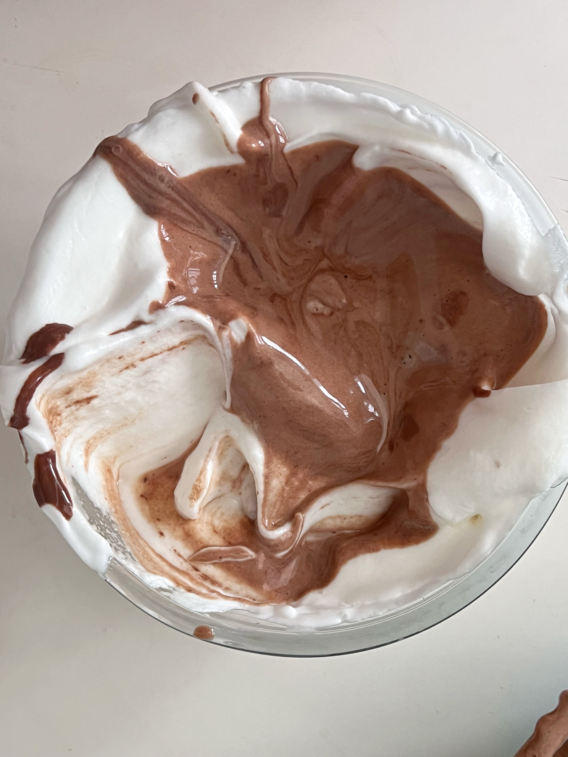 一口沦陷❗️巨好吃的巧克力奶油抱抱卷的做法 步骤14