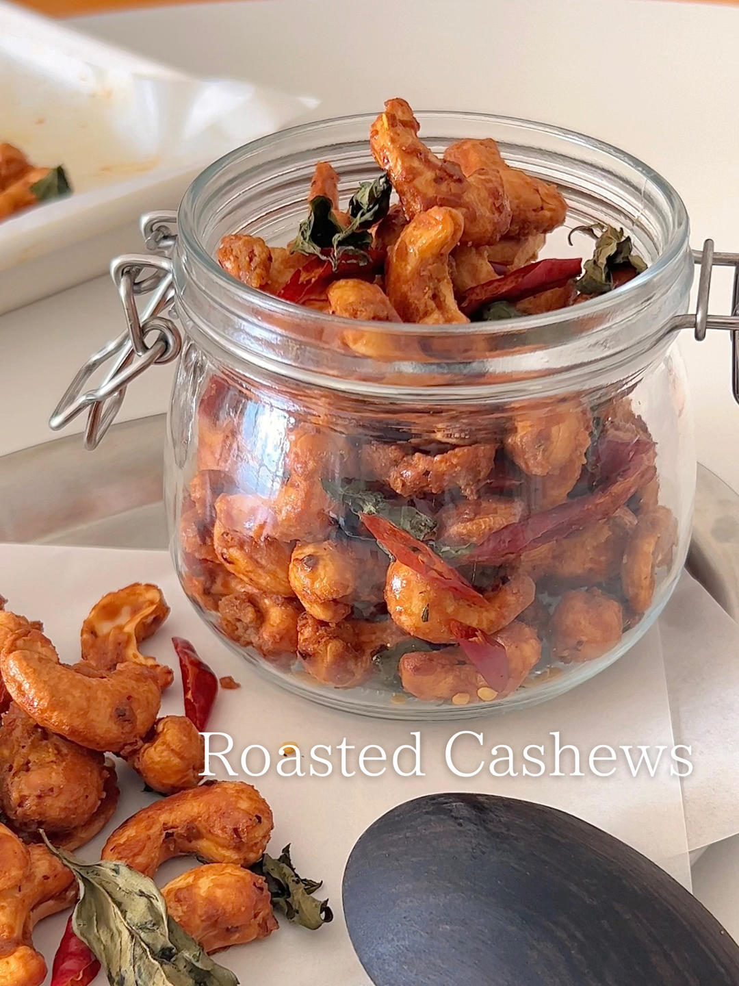 咔滋脆！咸蛋黄香辣腰果🌶️出炉就香迷糊了~的做法