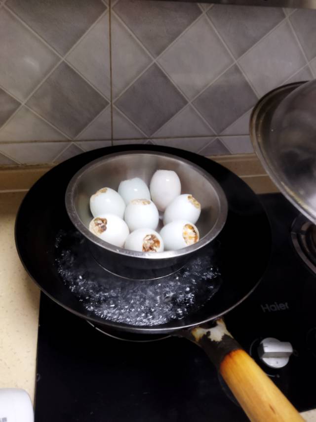 鸭蛋不要再腌着吃咯，这样做美味又营养