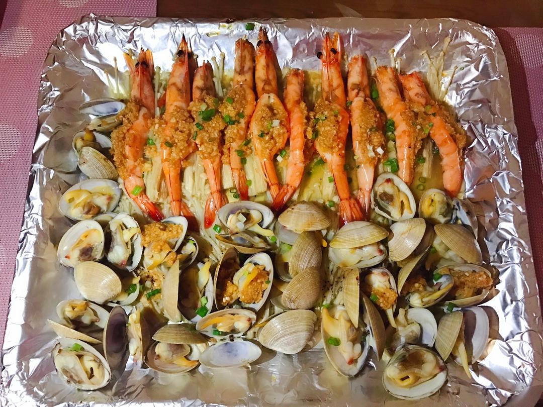 蒜蓉金针菇烤花蛤虾