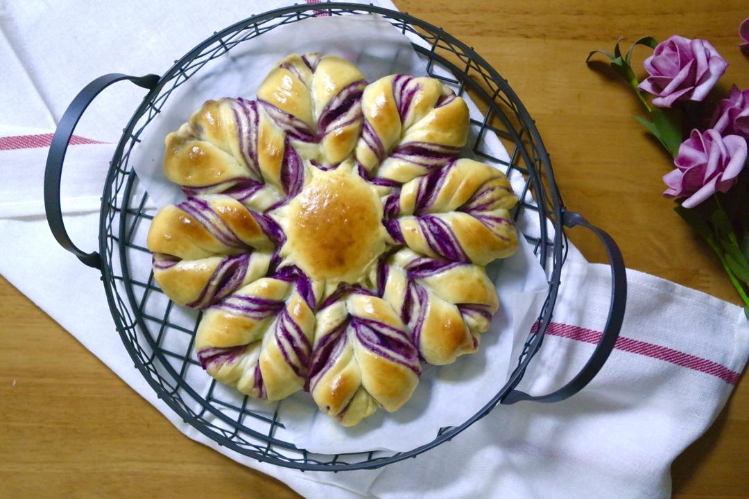 黑芝麻夹心面包，两种花朵造型Black Sesame Stuffed Flower Bread