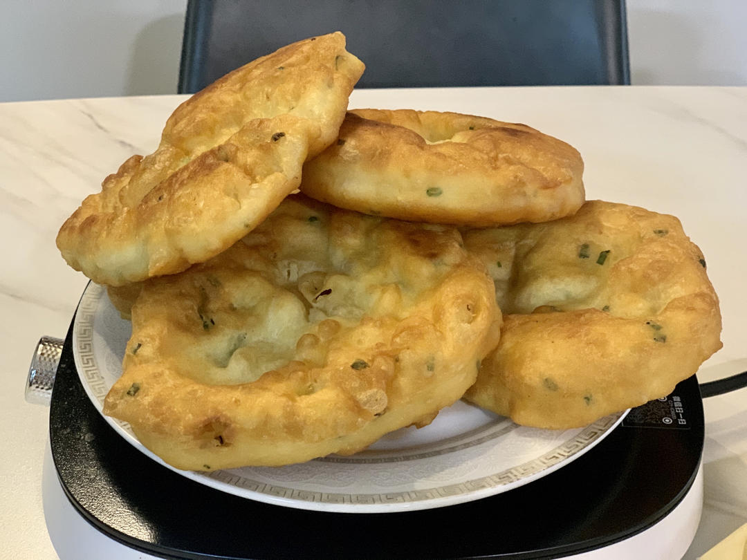 早餐店炸葱油饼 外酥里软 葱香味十足 附细节视频详解