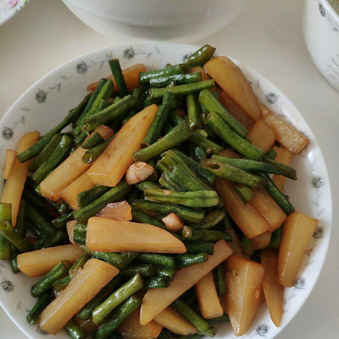 豆角烧土豆条