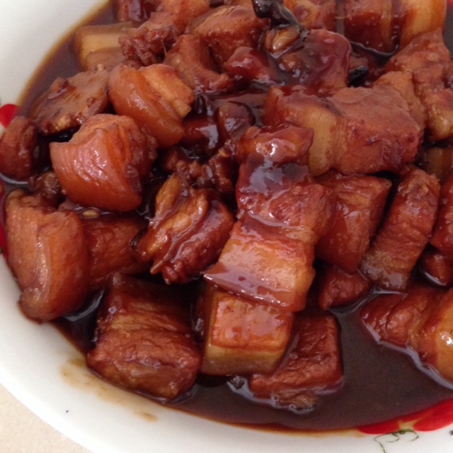 吃着碗里望着锅里的红烧肉