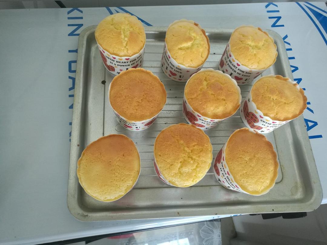 不会回缩的纸杯蛋糕