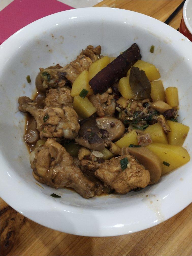 “家常版大盘鸡”汤汁简直拌面拌饭泡饼利器！每次连汤带肉吃的一干二净～