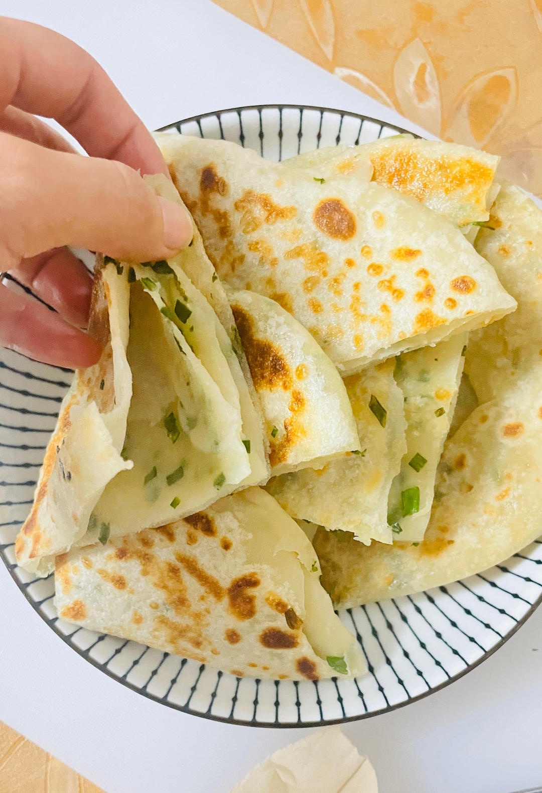 家常葱油饼 柔软多层 凉了也是软软的特别好吃 附细节视频详解