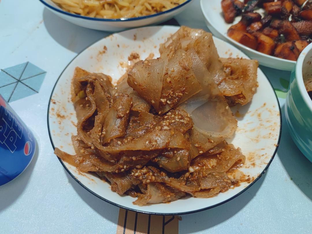 秒杀小夜市的麻酱流汁宽粉
