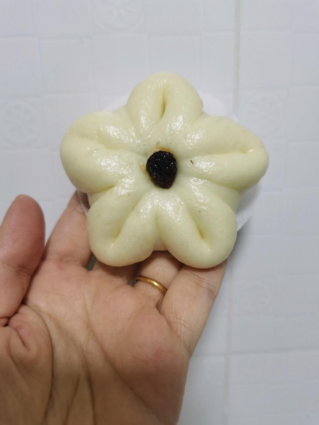 宝宝辅食食谱  南瓜豆沙五角包