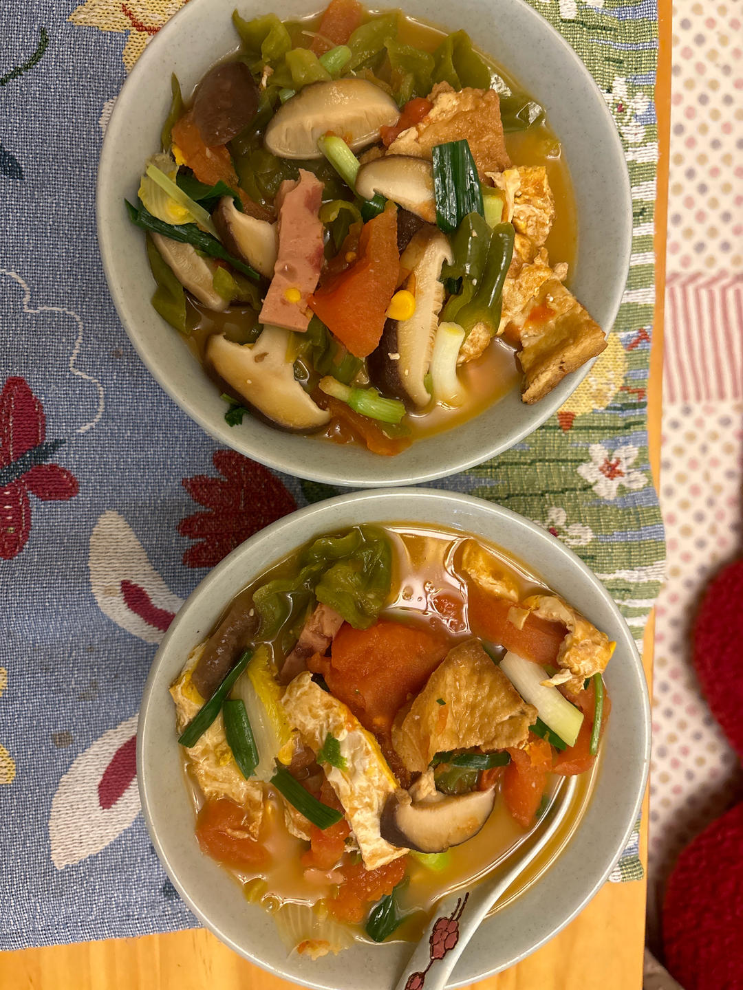 鲜菇豆腐煲
