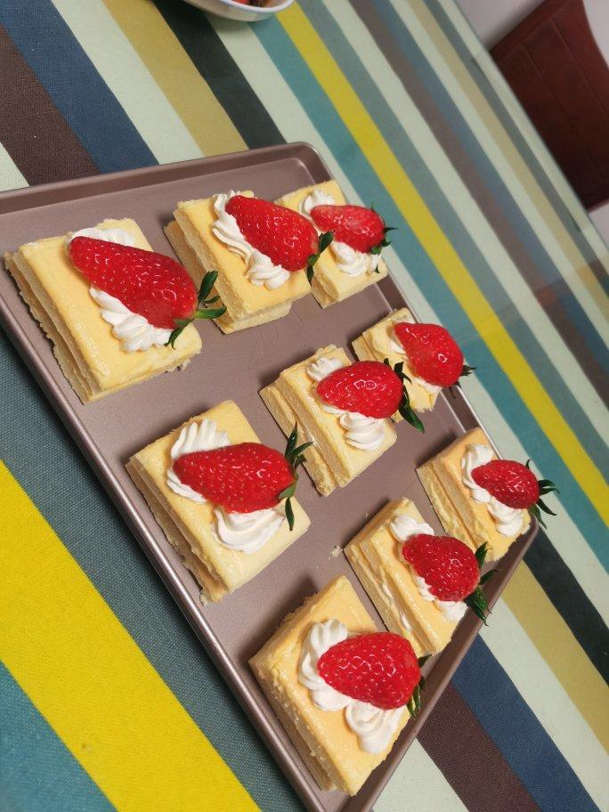 草莓抱抱蛋糕卷、附上详细花边挤法