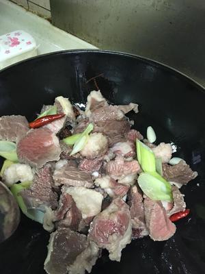 家常红烧牛肉的做法 步骤4