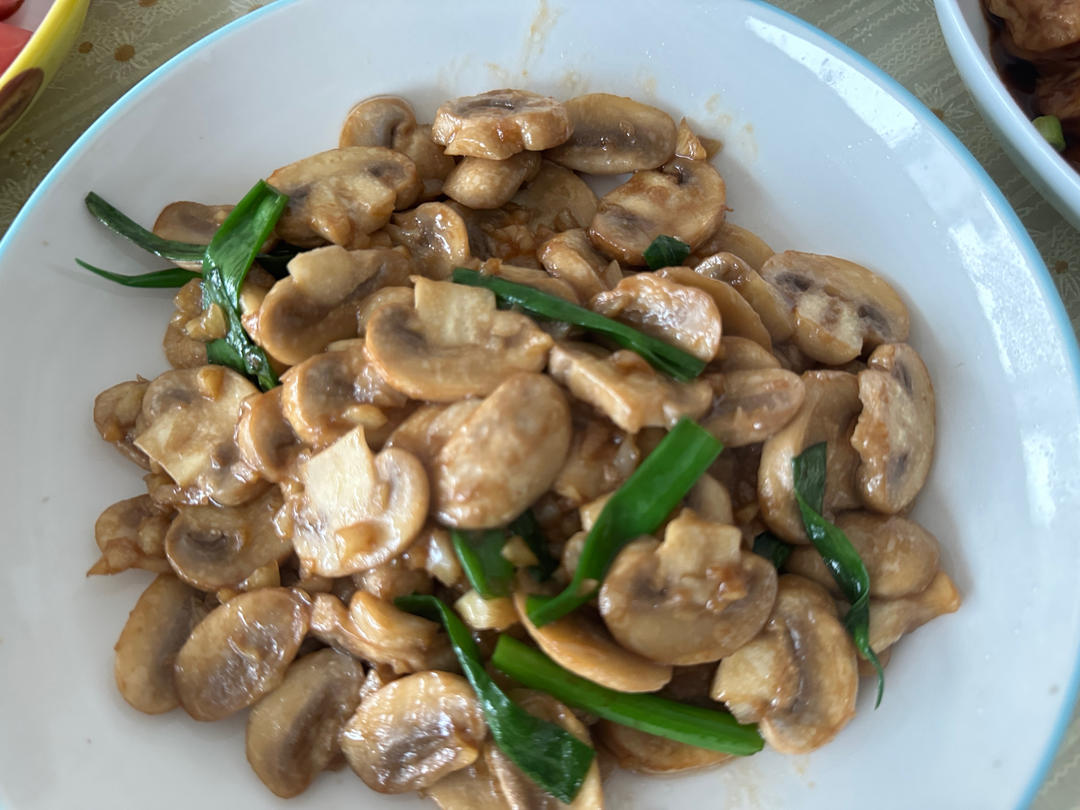 鲜香嫩滑！好吃不胖的蒜香炒口蘑！