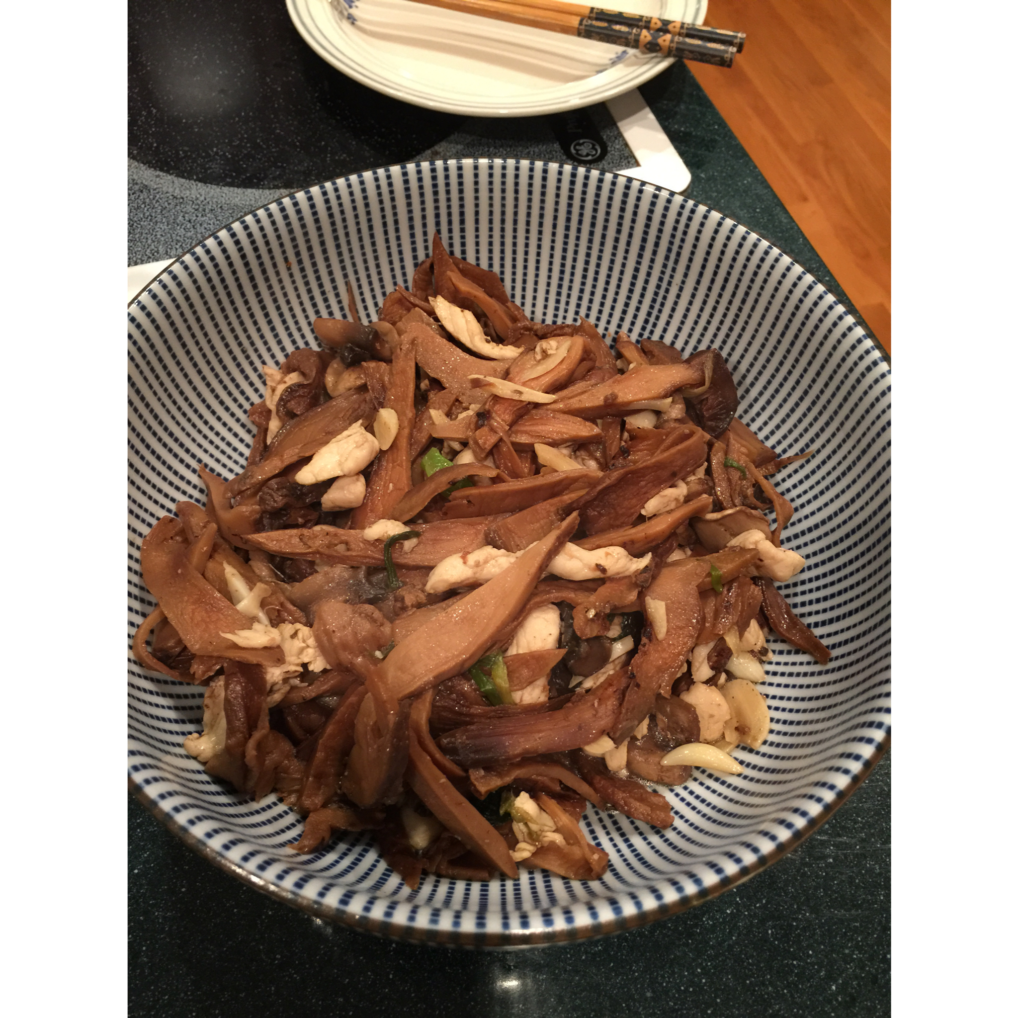 芹菜洋葱炒松茸