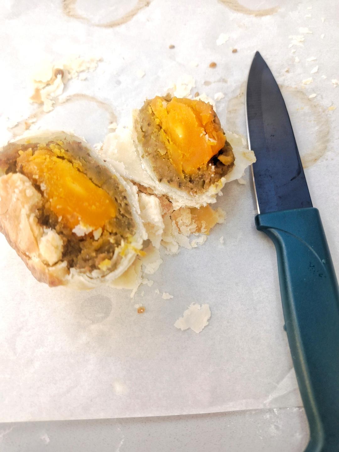 大包酥蛋黄酥也能层次分明，酥掉渣，不破酥