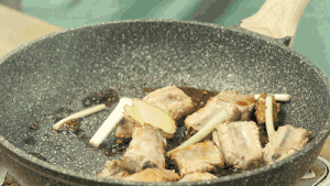 梅干菜芋艿烧排骨的做法 步骤6