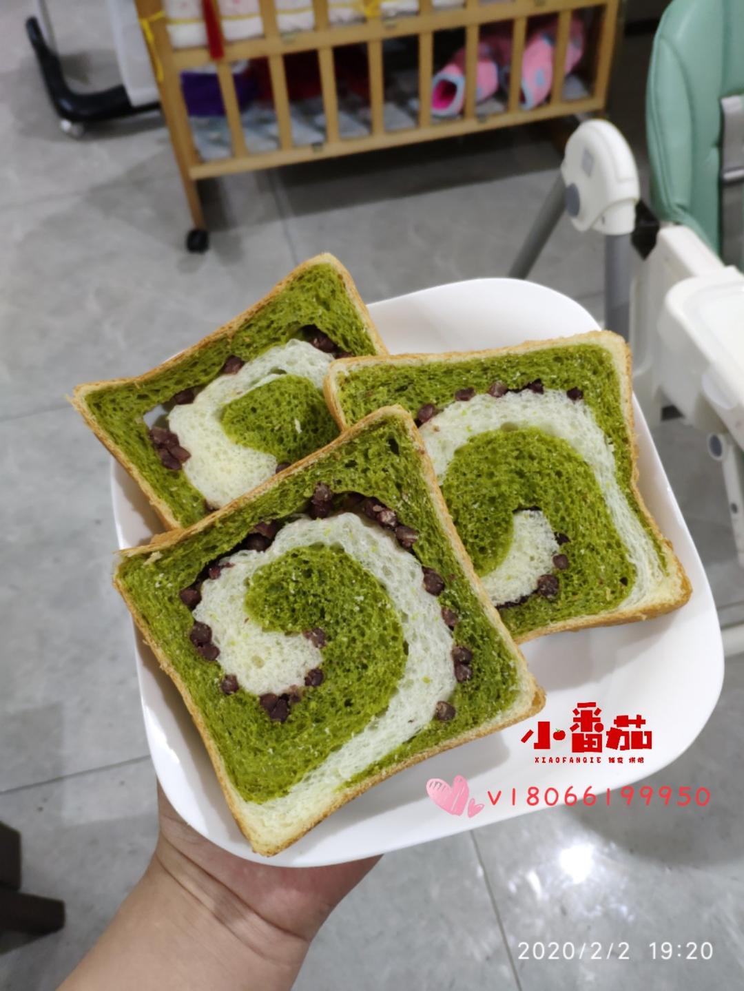 清香柔软的抹茶红豆吐司