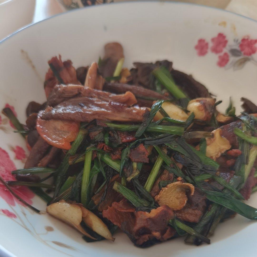 腊肉炒韭菜
