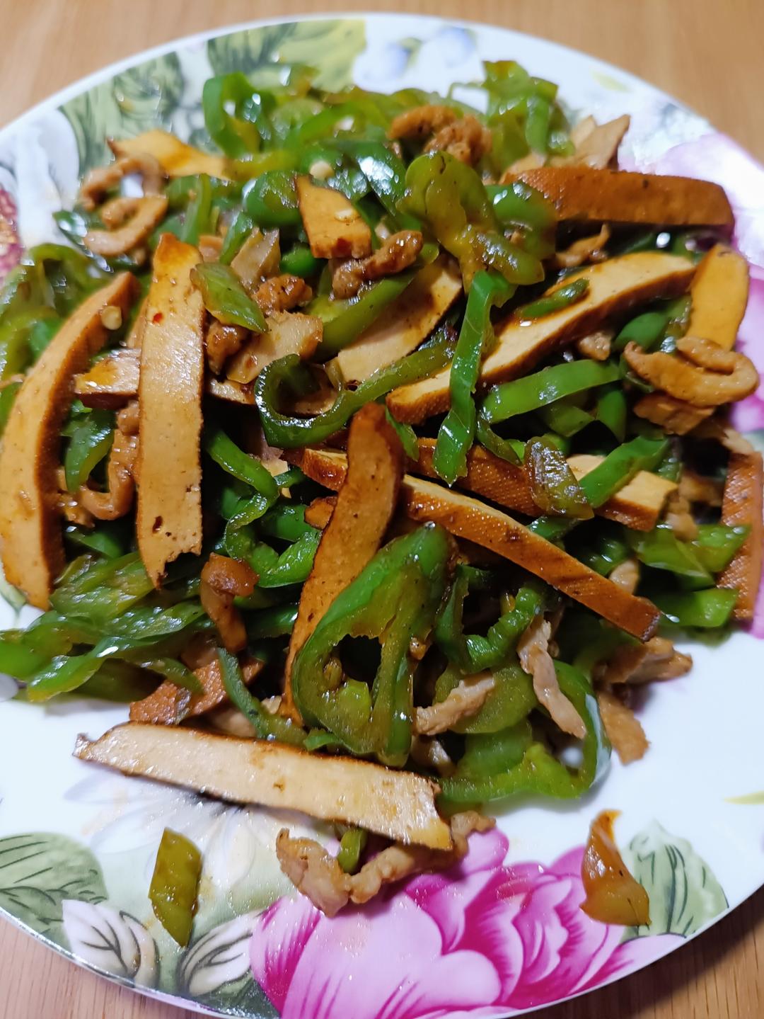 青椒香干榨菜肉丝