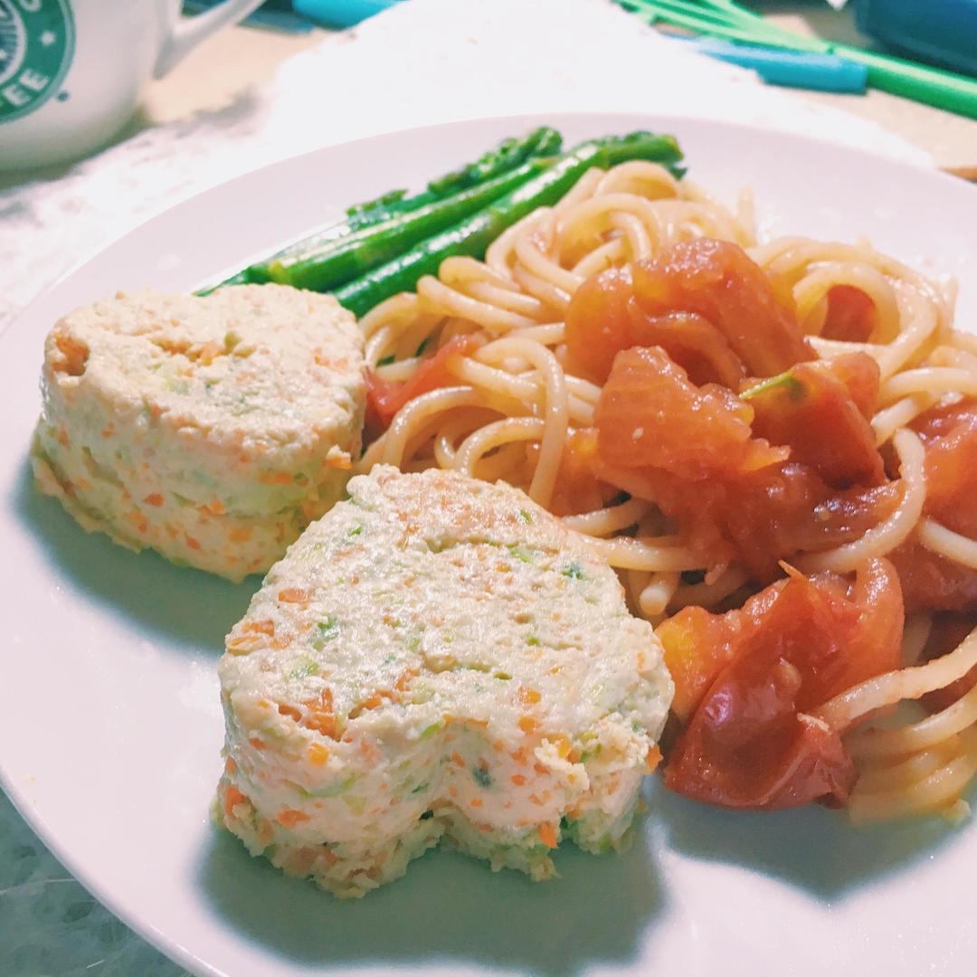 电饭锅芦笋鸡胸肉豆腐饼的做法