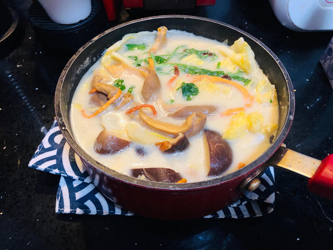 〈胡椒猪肚鸡汤〉，我超级喜欢的味道，欣小厨 😏