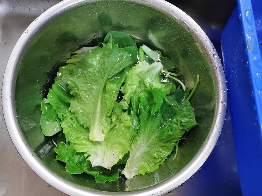 扔了可惜,最方便的就是做个水漂菜吃