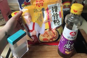 电饭煲美食之鲜嫩土豆腊肠鸡蛋焖饭的做法 步骤2