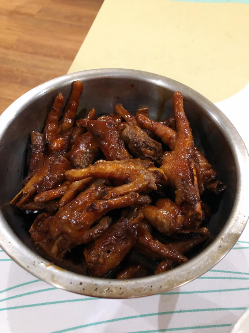 好吃到手指都吃掉的卤鸡爪