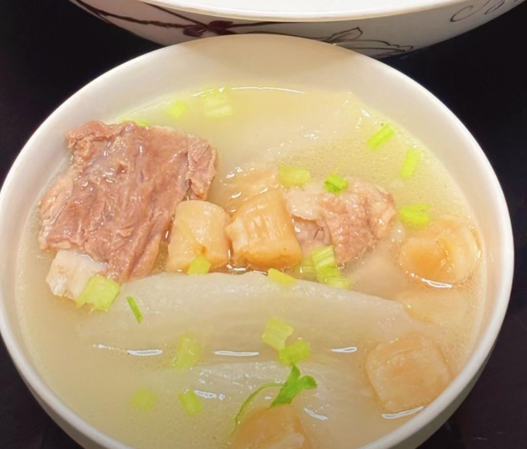 瑶柱萝卜猪骨汤的做法