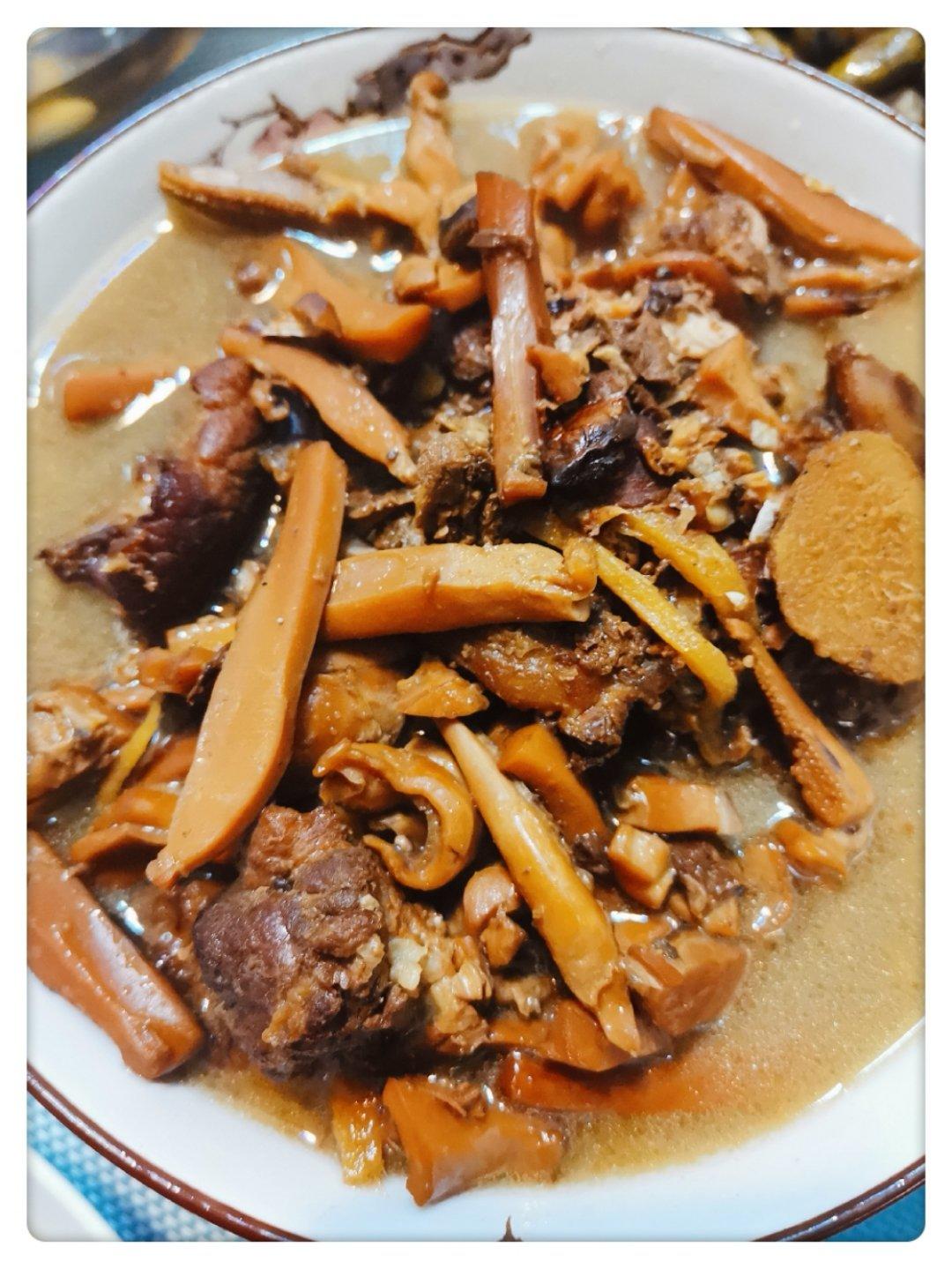 墨鱼干烧肉