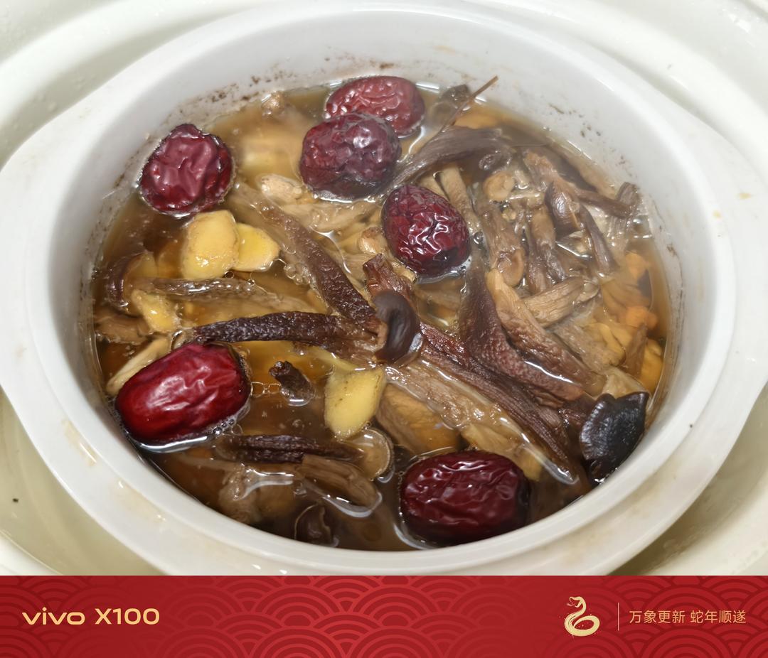 茶树菇排骨汤（营养靓汤）