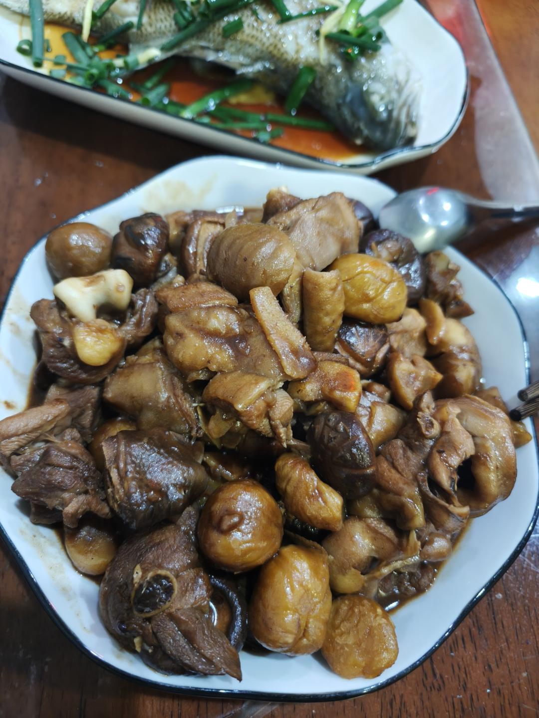 栗子焖鸡￨汁浓味郁、软糯入味