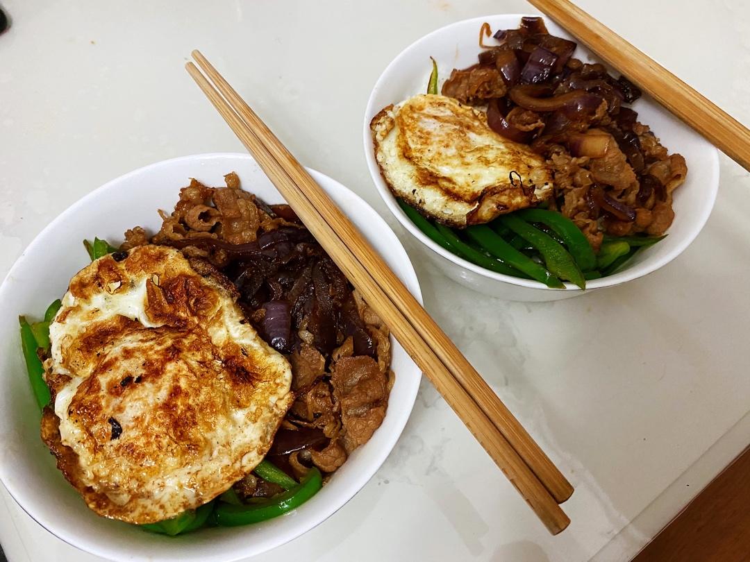 日式肥牛盖饭（牛丼）——巨好吃的超级简易懒人版