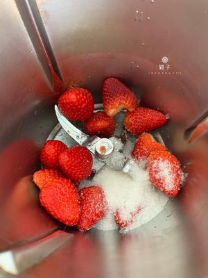 草莓慕斯，精致小甜点的做法 步骤2