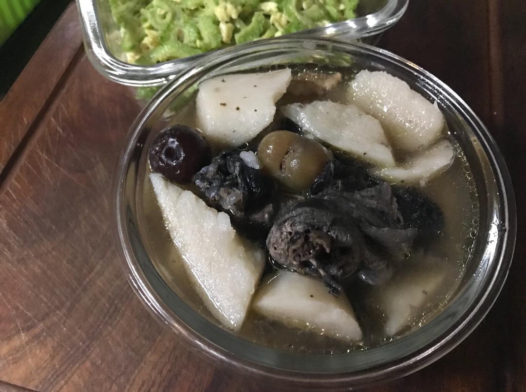 山药枸杞乌鸡汤