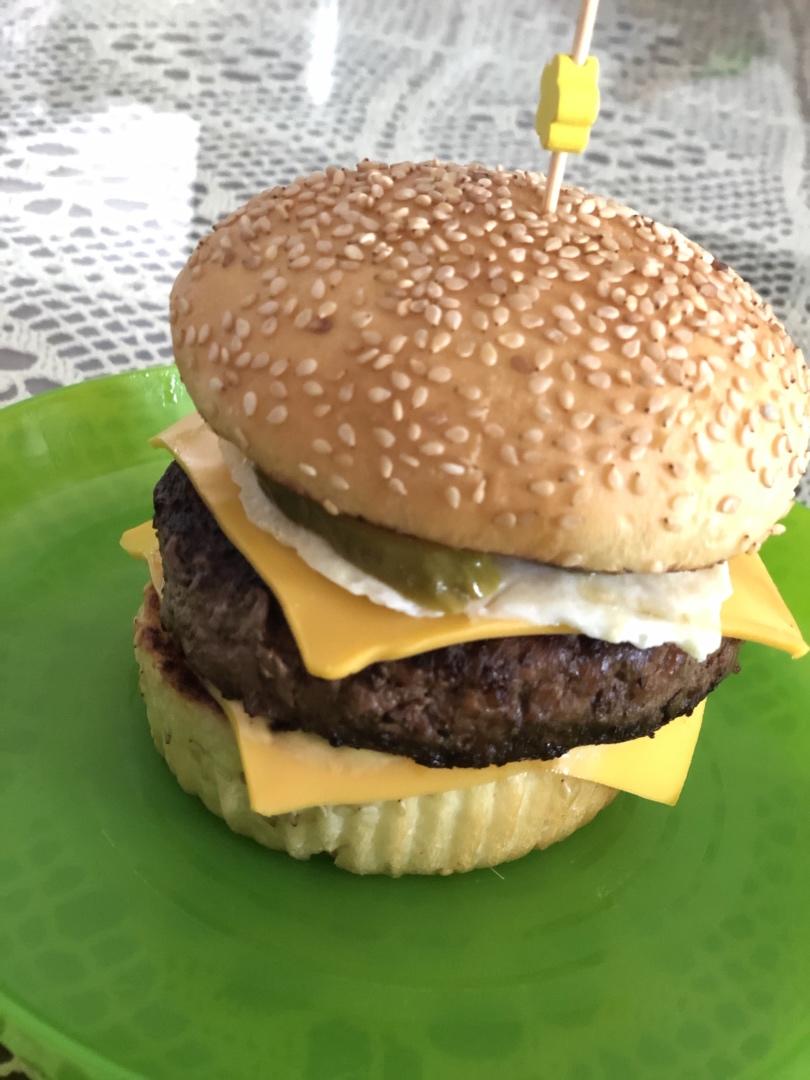 正宗的「麦当劳双吉牛肉汉堡」