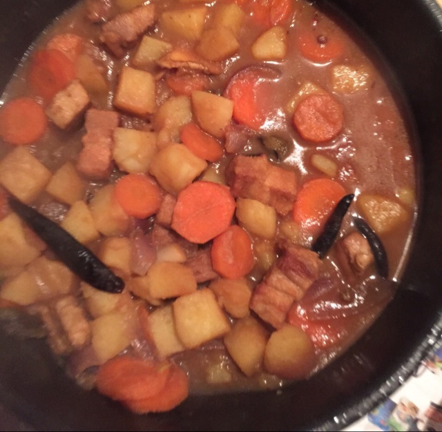 吃着碗里望着锅里的红烧肉