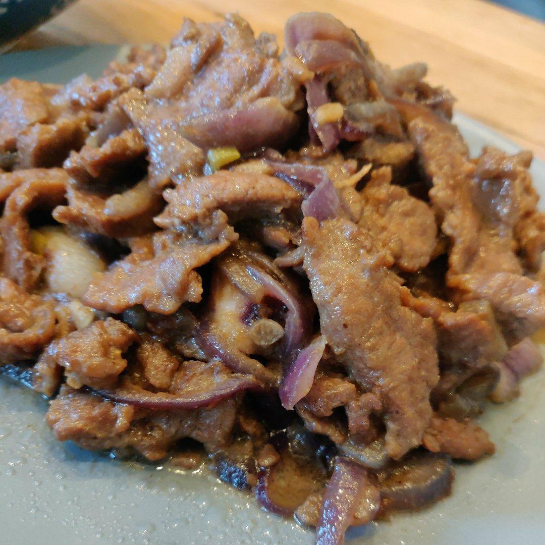 孜然牛肉（👈孜然肉片向左，吉野家向右👉）
