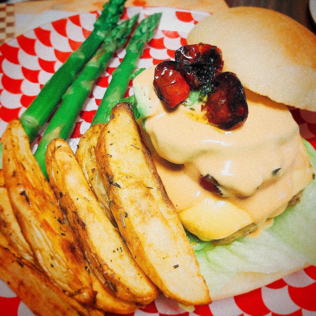 洋葱牛肉汉堡 Beef Hamburger with Fried Onions