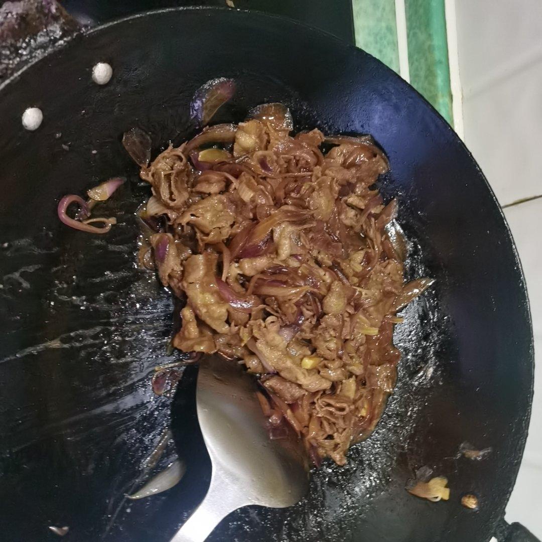 好吃到舔盘的秘制洋葱炒肥牛卷！拌饭巨香