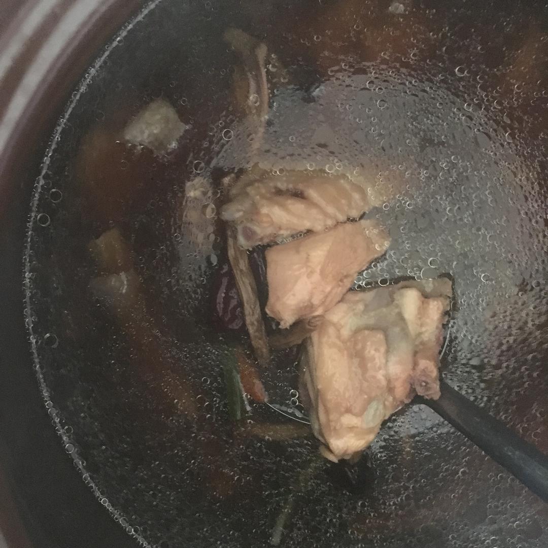 茶树菇煲鸡汤