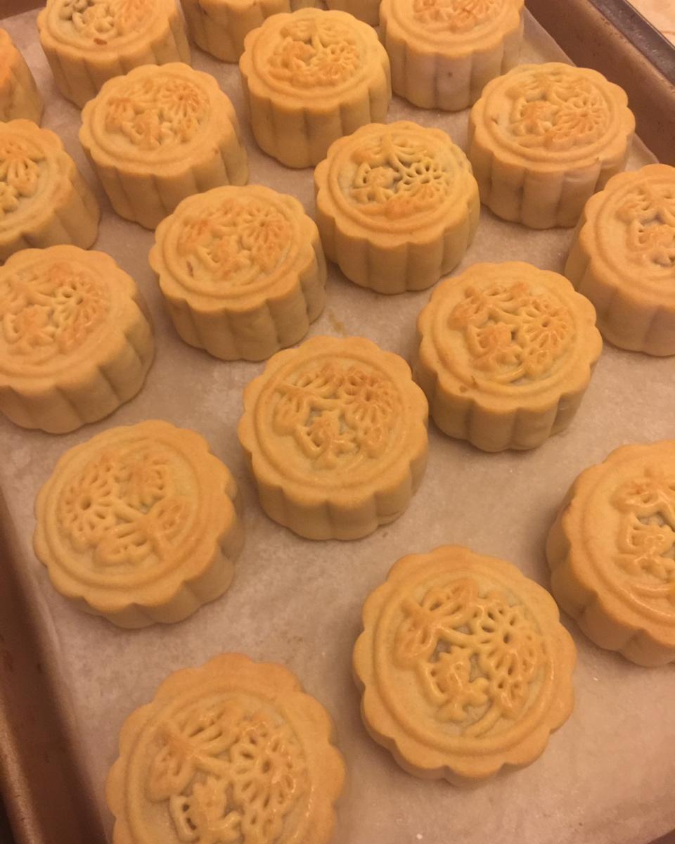 广式月饼—蛋黄莲蓉月饼