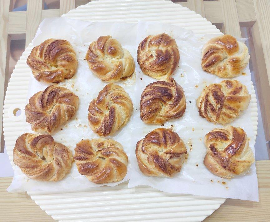 新手就能成功的【椰蓉面包卷】-手揉出膜