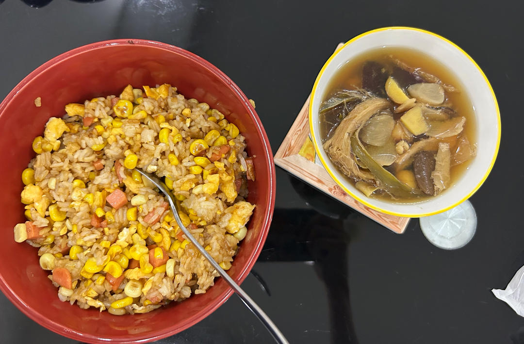 玉米胡萝卜火腿鸡蛋炒饭