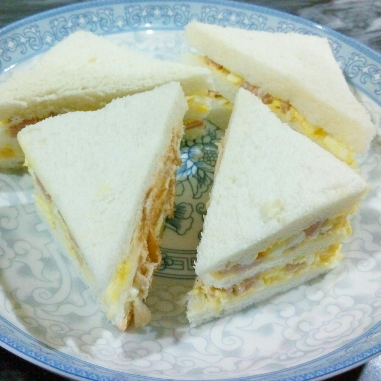 鸡蛋三明治