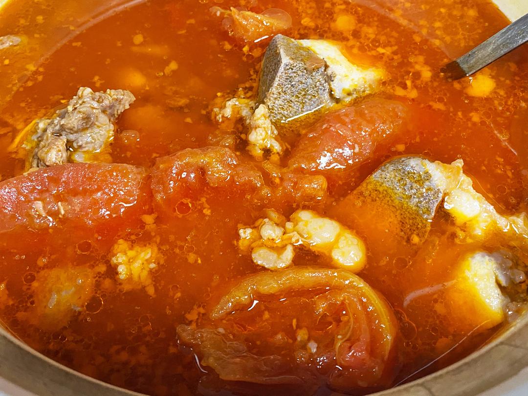 排骨汤番茄牛尾汤……同理操作用料番茄牛仔骨汤的做法1,牛骨放网兜