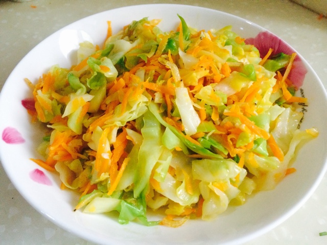 k家烟火做的胡萝卜炒肉丝卷心菜