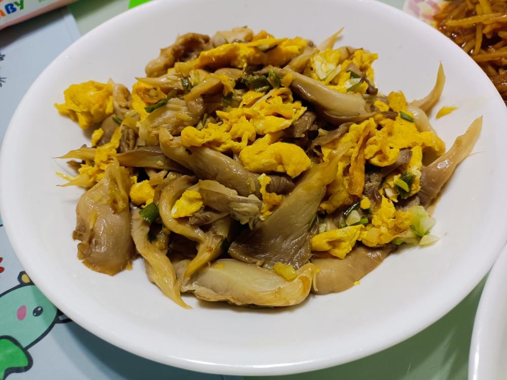 平菇炒蛋（赛螃蟹）的做法