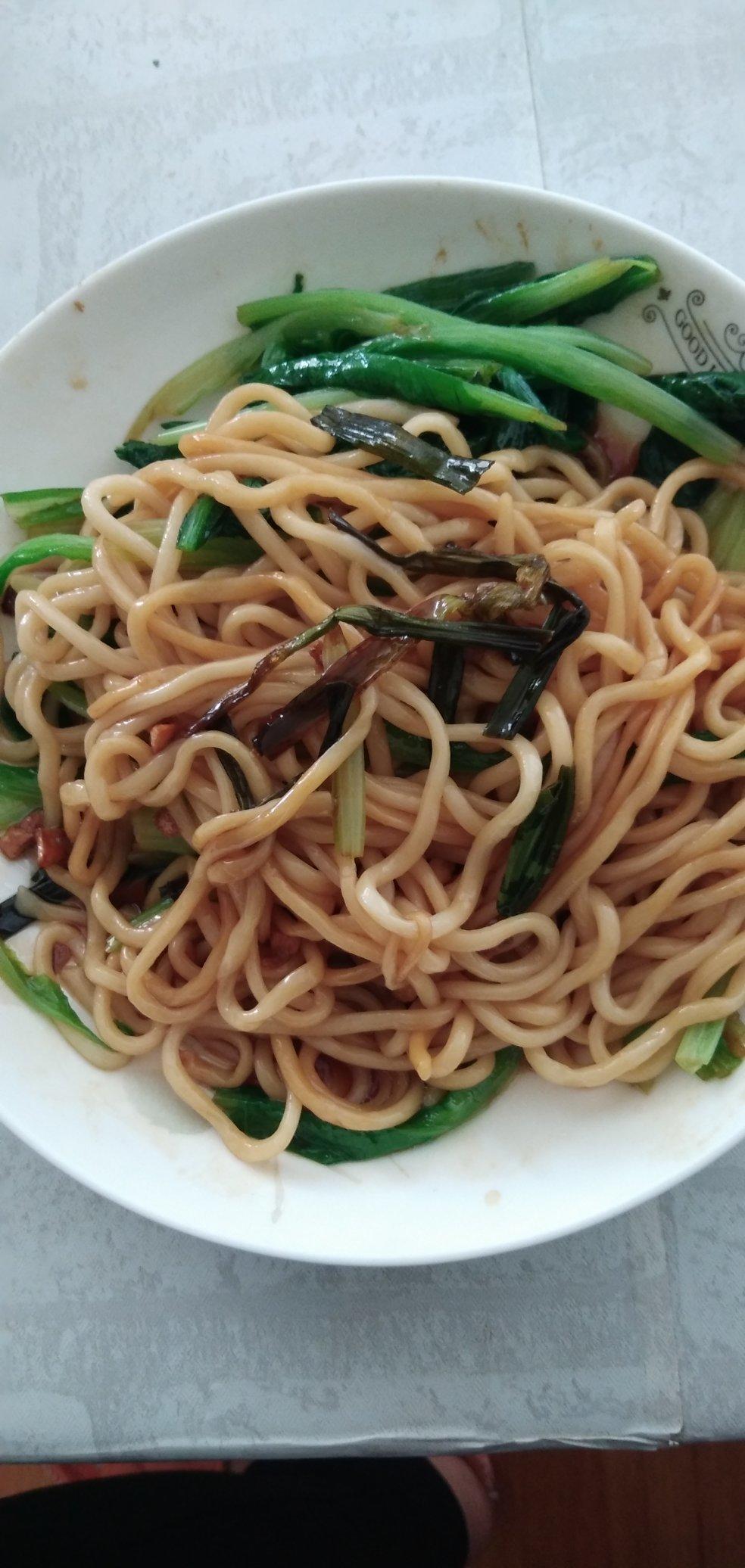 悠悠6做的教你做香到舔盘子的灵魂葱油拌面