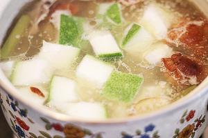冬瓜薏米鸭架汤的做法 步骤3